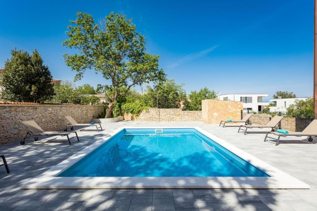 Cesare Apartment, With Swimming Pool And Sea View Ližnjan エクステリア 写真